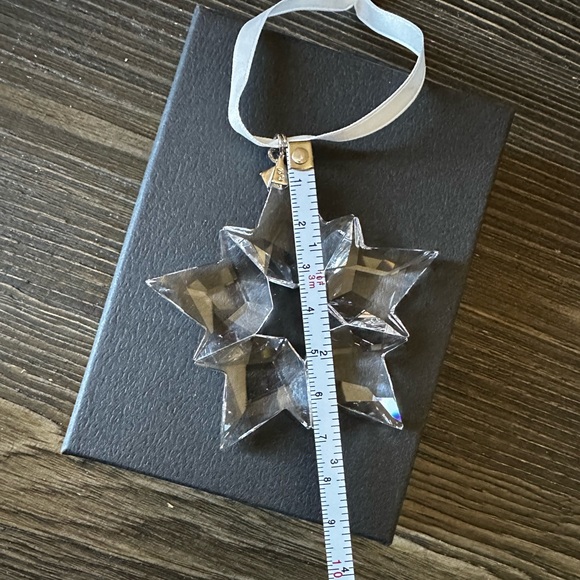 Swarovski Annual Edition Ornament 2019, 7.5 X 7.2 X 0.9 - Picture 5 of 5